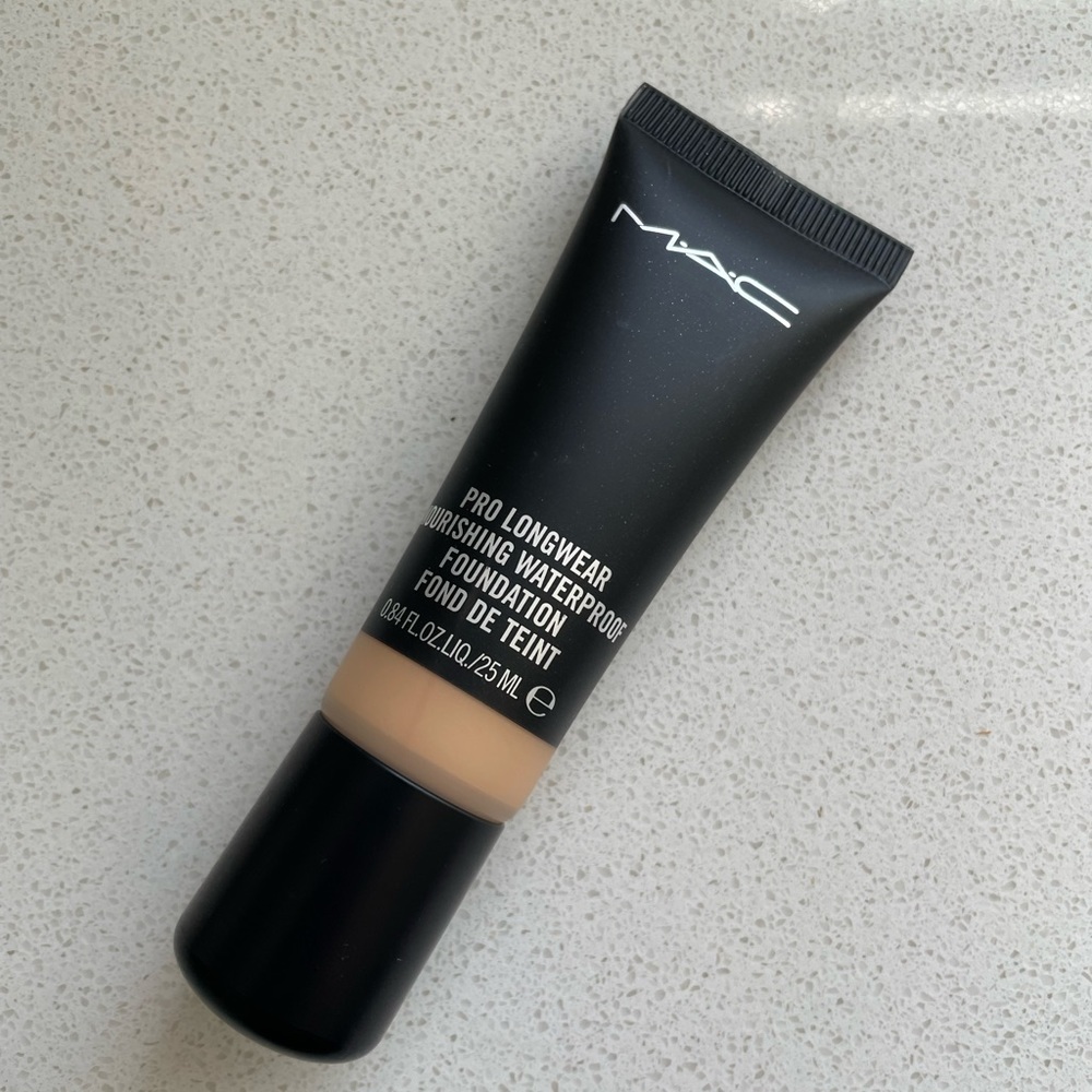 NEW - NC37 Pro Longwear Nourishing Waterproof Foundation